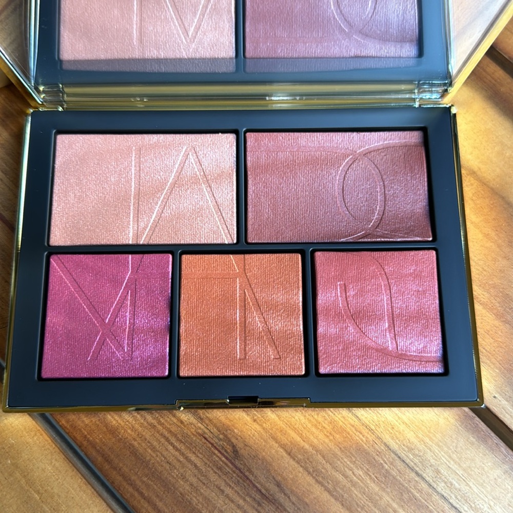 NARS PURE LUXURY LIGHT REFLECTIVE PALETTE - Picture 2 of 3